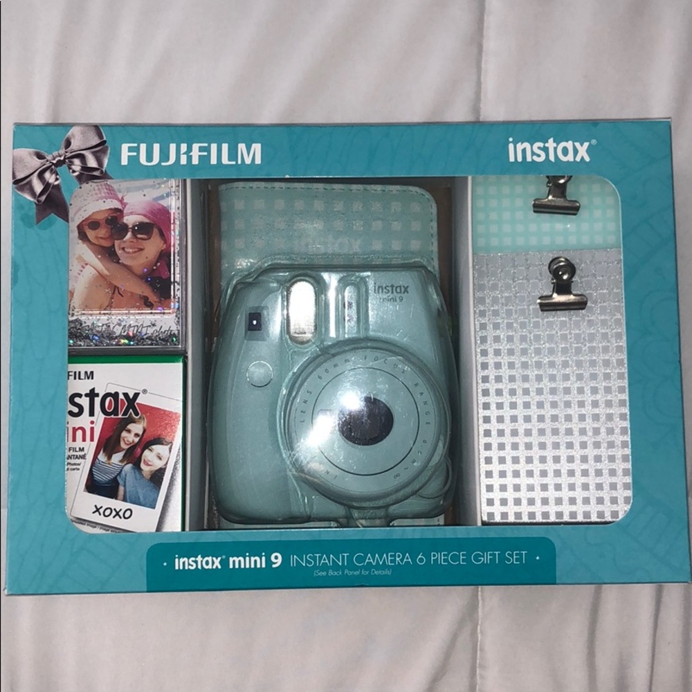 polaroid camera (instax mini 9 )